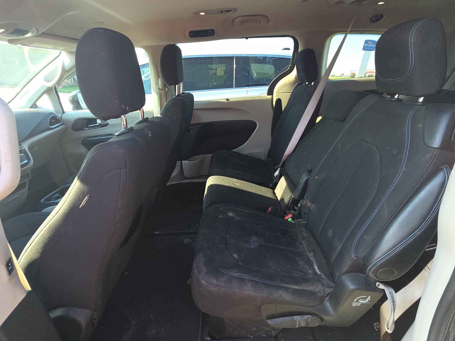 Used 2021 Chrysler Pacifica Touring FWD image 12