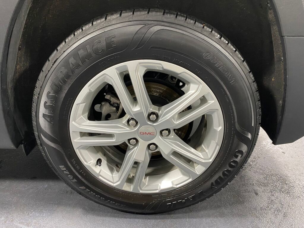 Used 2022 GMC Terrain SLE w/ Driver Convenience Package image 4