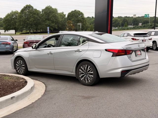 Used 2024 Nissan Altima 2.5 SV FWD image 9