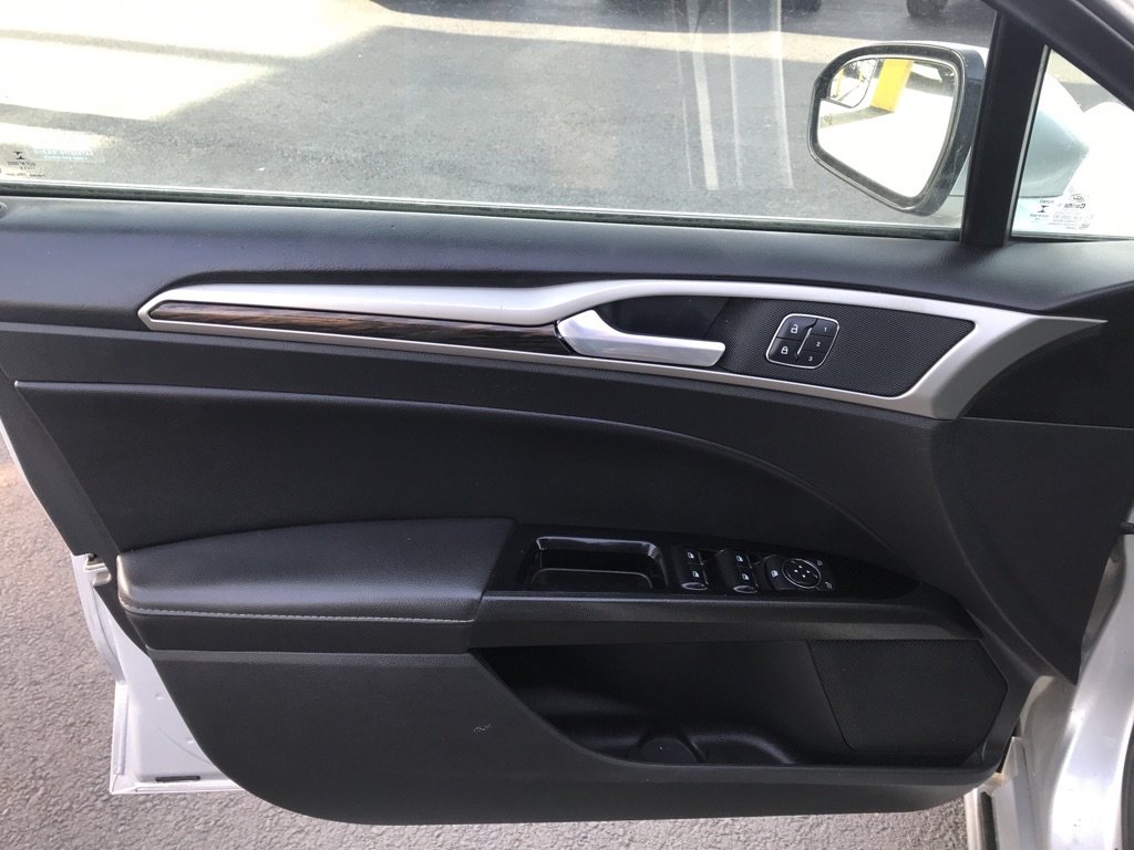 Used 2016 Ford Fusion SE w/ Equipment Group 202A FWD image 12