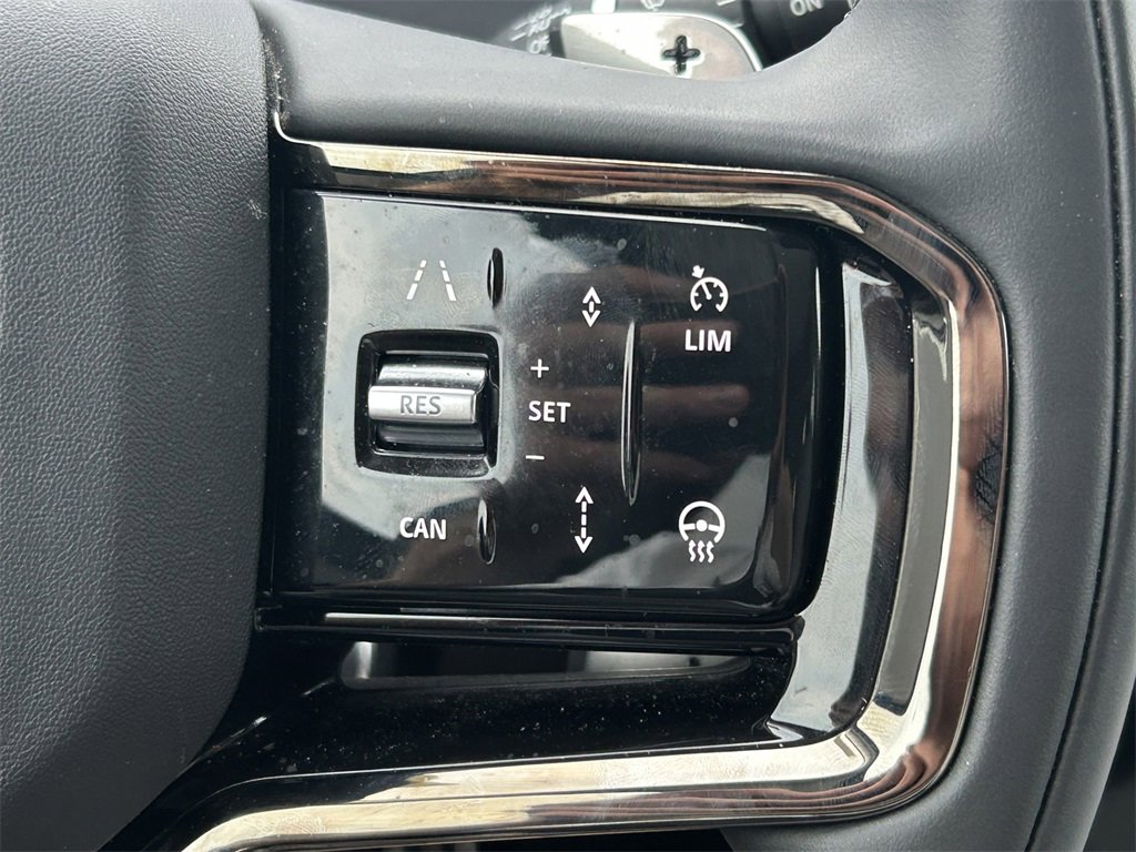 Used 2025 Land Rover Range Rover Velar Dynamic SE image 41