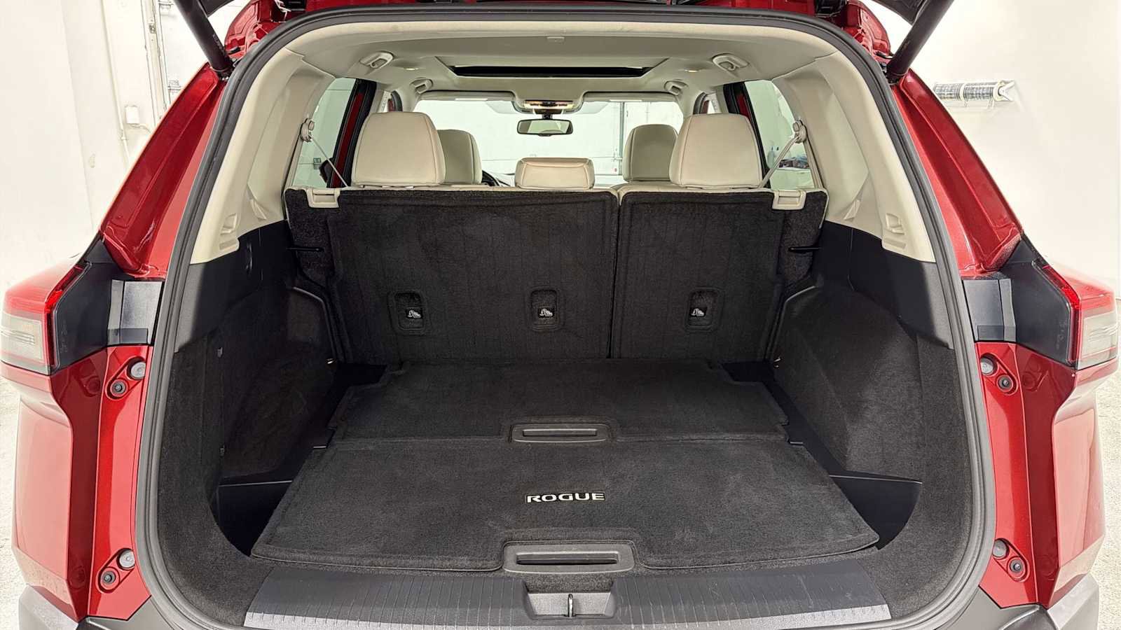 Used 2023 Nissan Rogue SL w/ SL Premium Package image 28