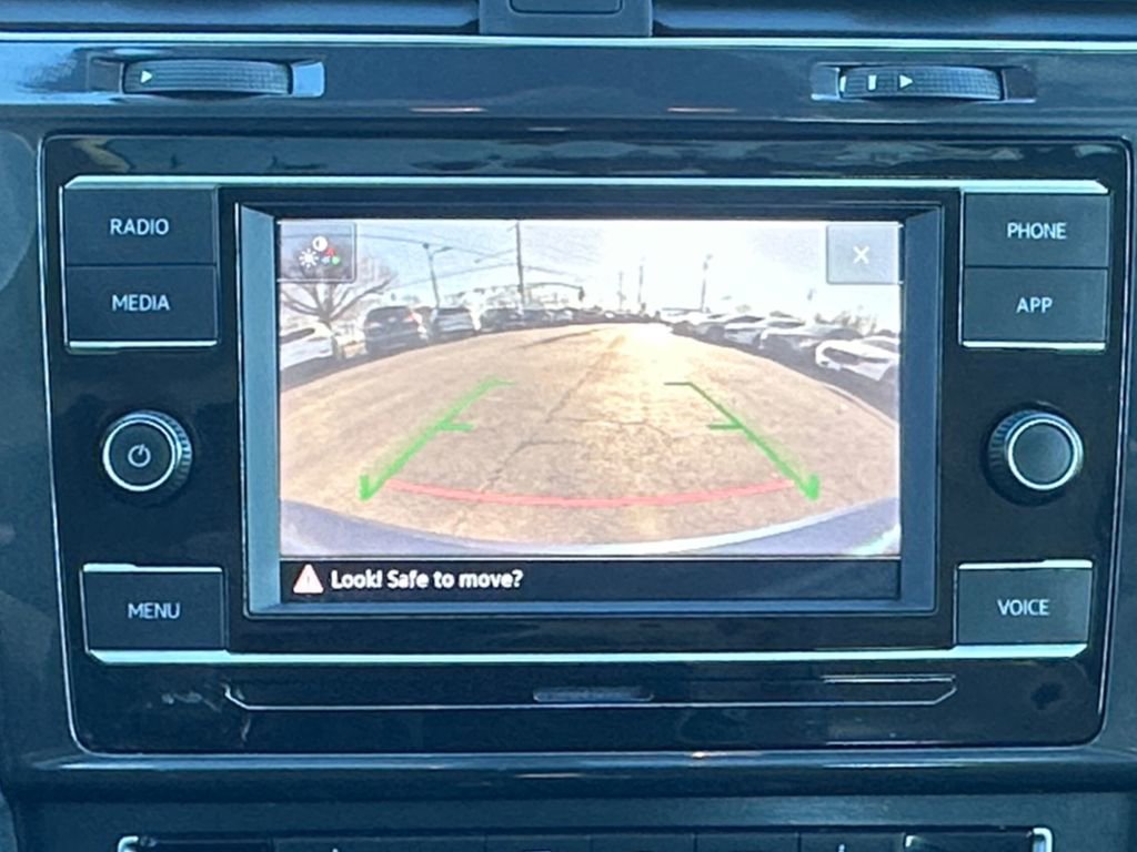 Used 2021 Volkswagen Golf 4-Door image 16