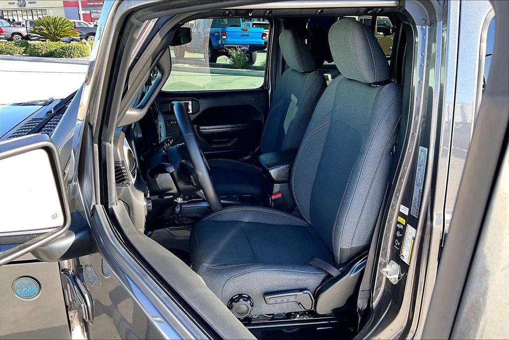 Used 2024 Jeep Wrangler Unlimited image 3