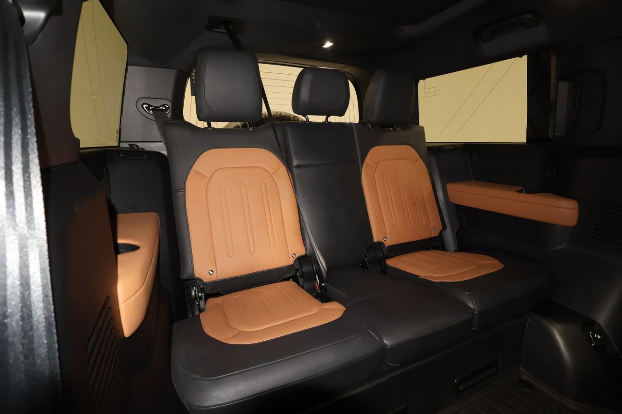 Used 2023 Land Rover Defender 130 X image 26