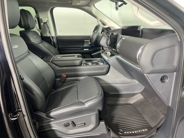 New 2026 Ford Expedition Platinum w/ Driver's Package AWD/4WD image 12