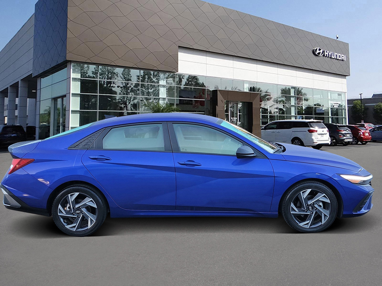 Certified 2025 Hyundai Elantra Sport w/ Cargo Package image 4