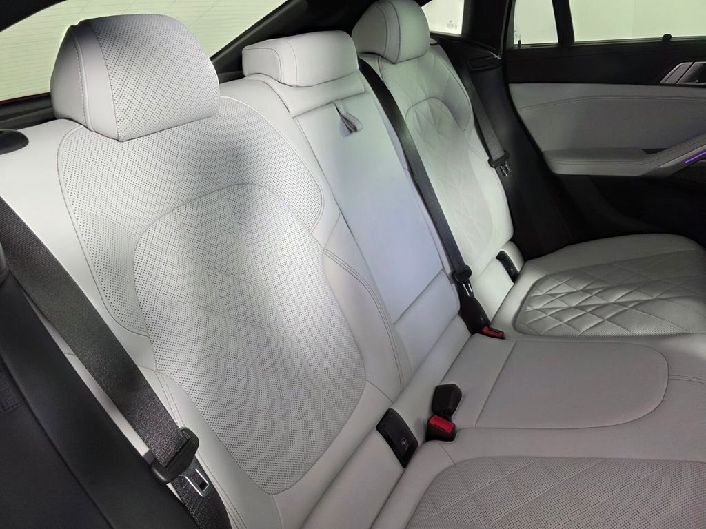 Used 2023 BMW X6 xDrive40i w/ Executive Package image 27