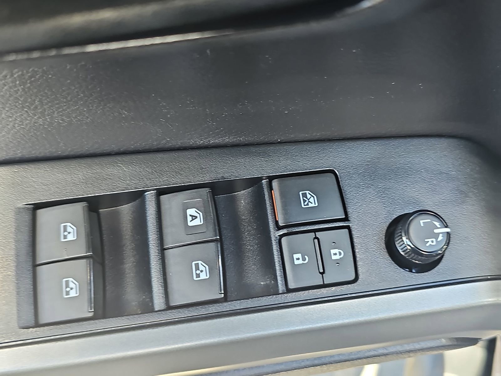 Used 2020 Toyota Tacoma SR5 RWD image 27