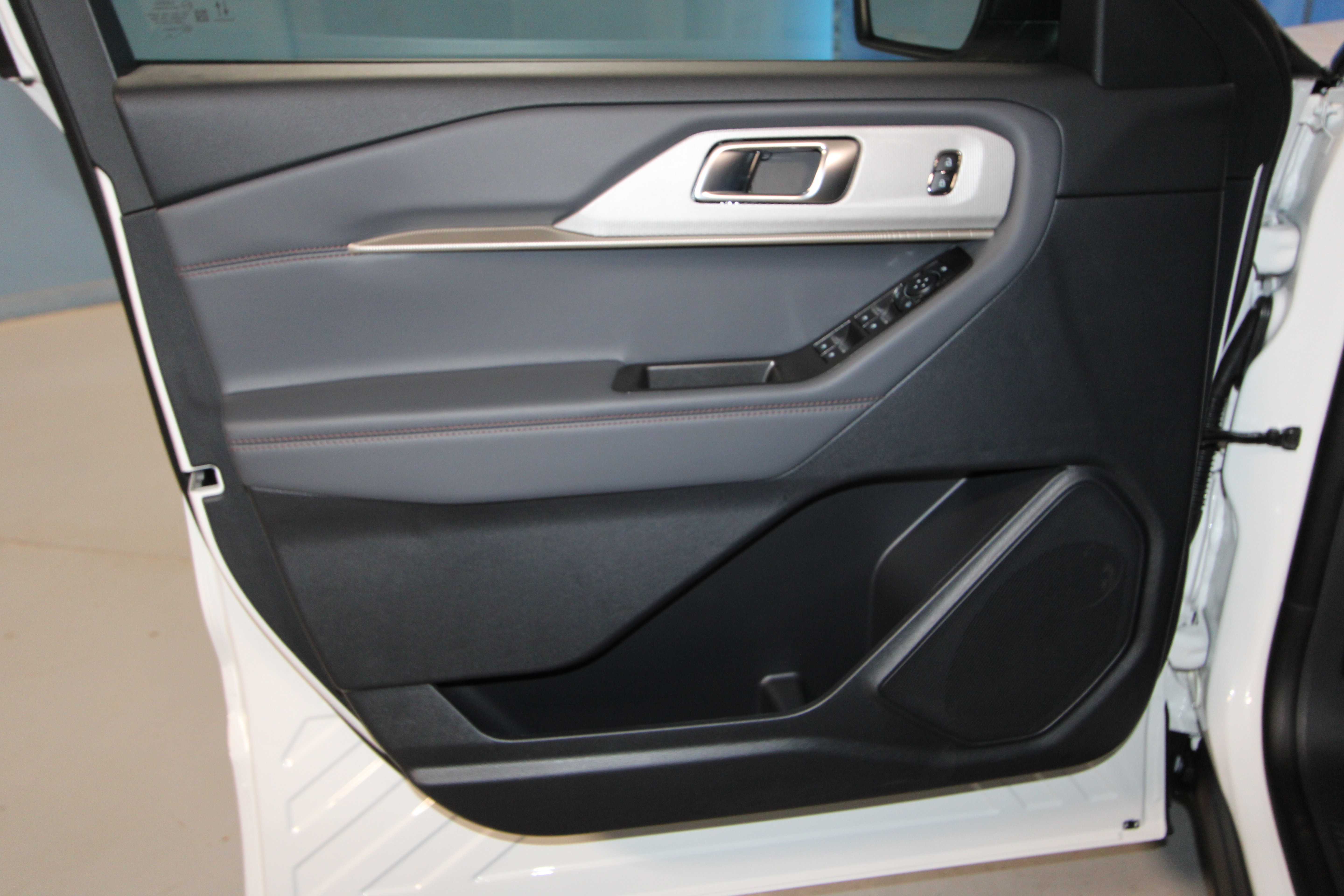 New 2026 Ford Explorer Active AWD/4WD image 4