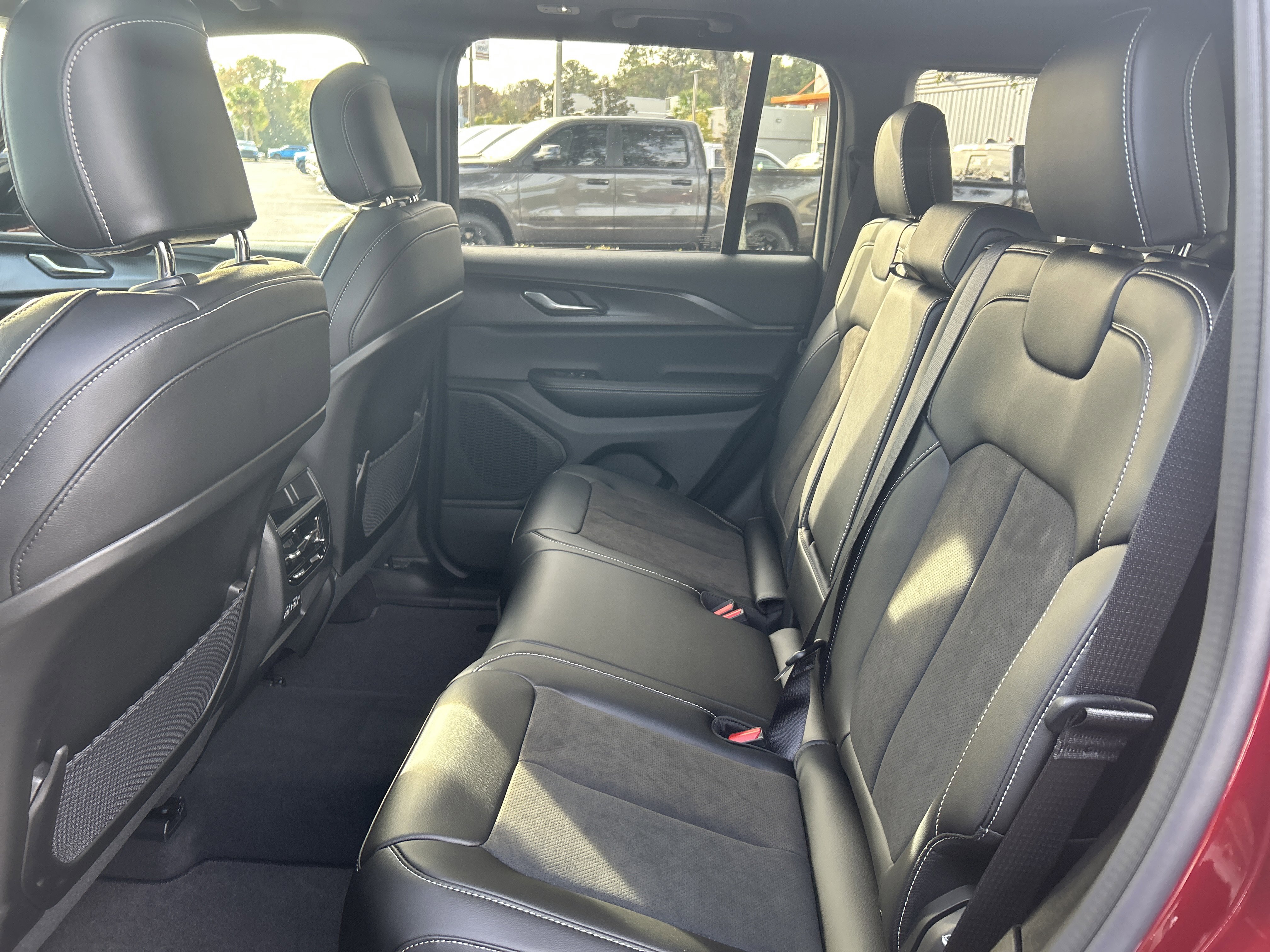 New 2025 Jeep Grand Cherokee Altitude image 52