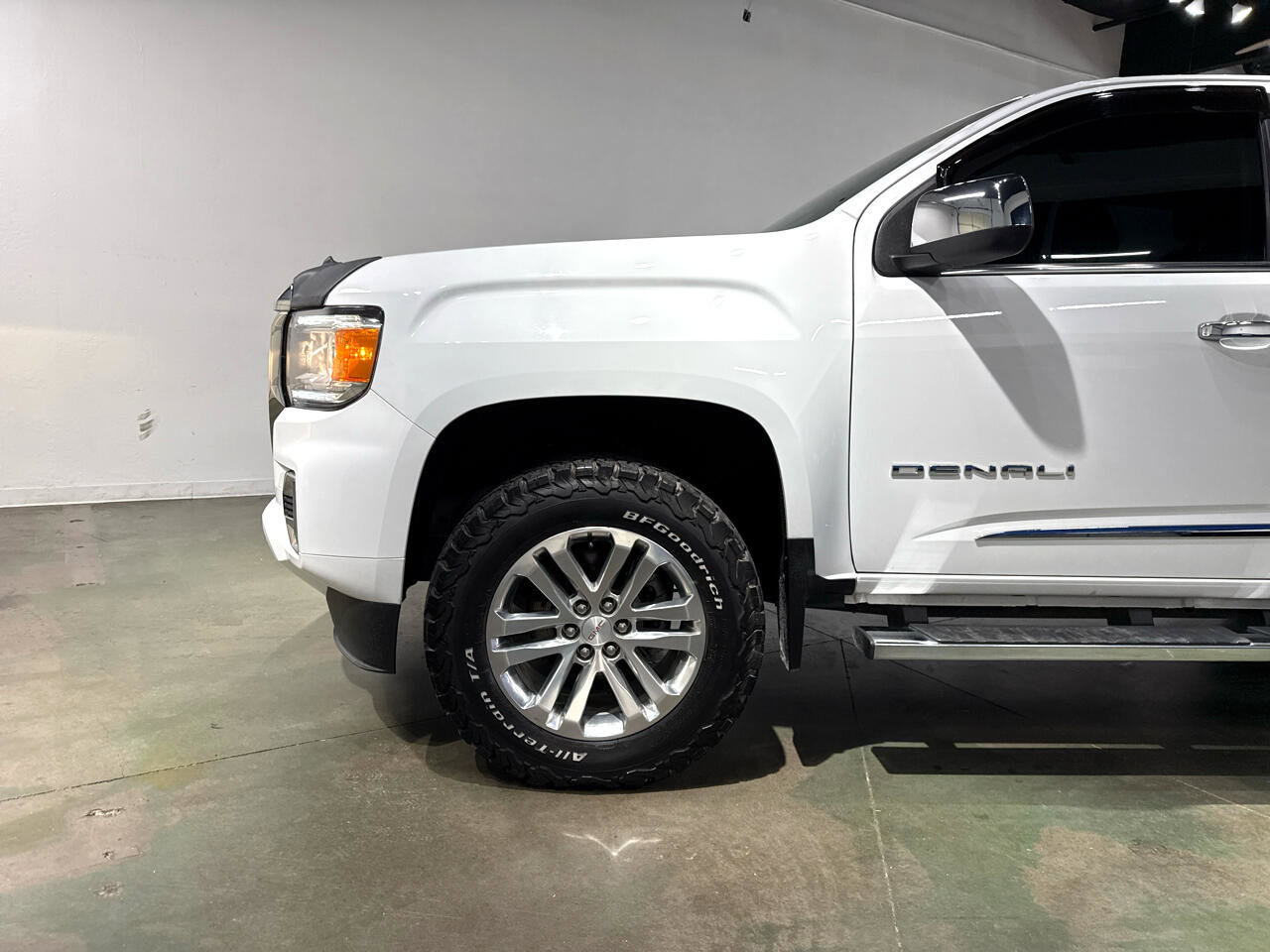 Used 2021 GMC Canyon Denali image 3