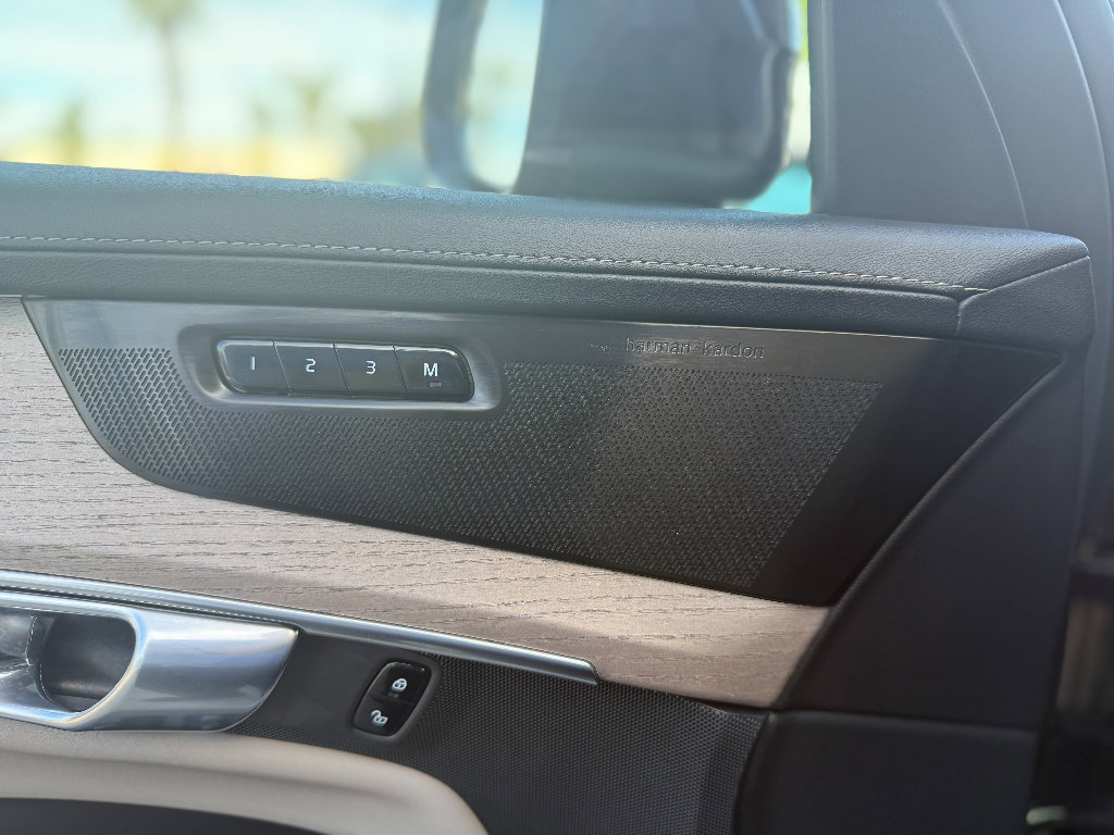 New 2026 Volvo XC90 B6 Ultra w/ Lounge Package image 13