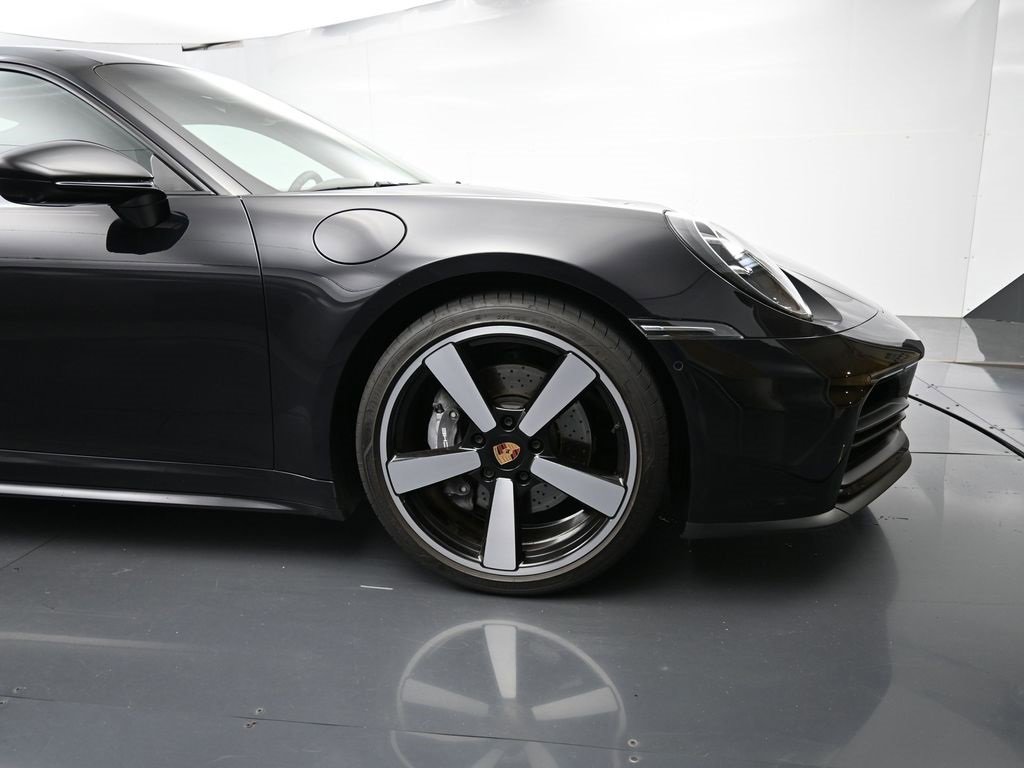 Used 2025 Porsche 911 Carrera w/ Premium Package image 20