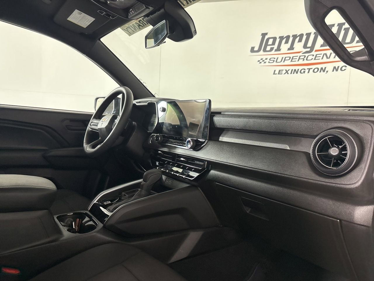 Used 2025 Chevrolet Colorado W/T w/ Advanced Trailering Package image 25