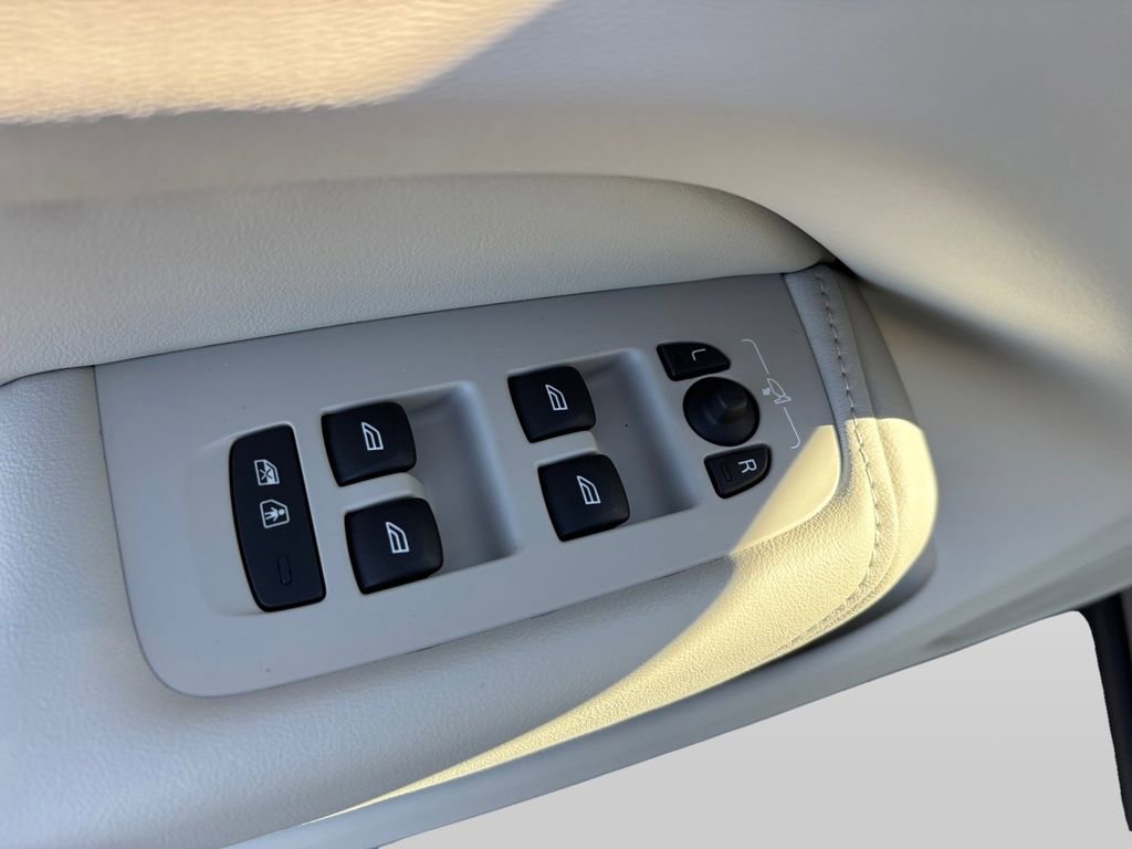 New 2026 Volvo XC60 B5 Ultra w/ Protection Package Premier image 11