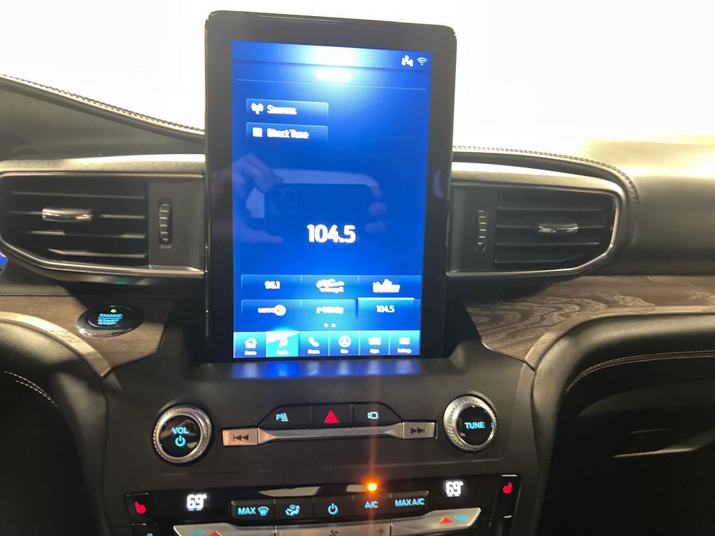 Used 2020 Ford Explorer Platinum w/ Premium Technology Package AWD/4WD image 23