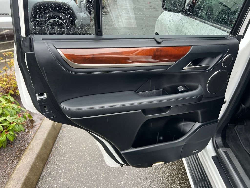Used 2021 Lexus LX 570 4WD w/ Luxury Package image 15