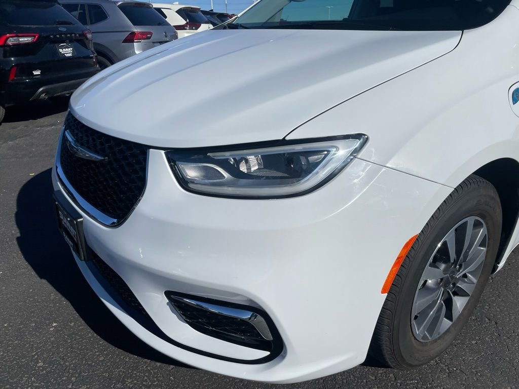 Used 2024 Chrysler Pacifica Select image 38