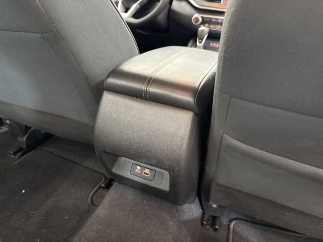 Used 2025 Nissan Altima 2.5 SV FWD image 12