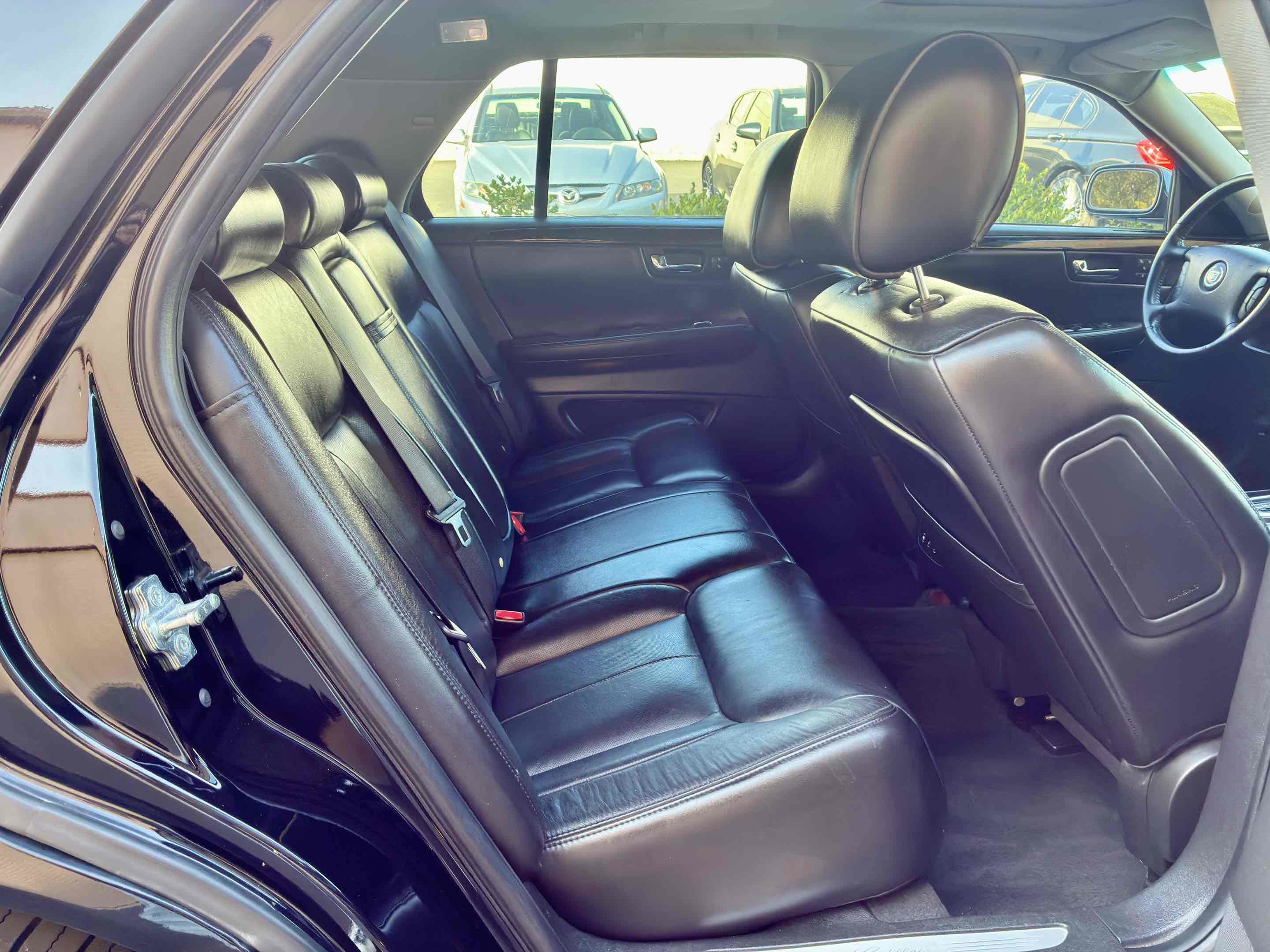 Used 2011 Cadillac DTS Luxury FWD image 38