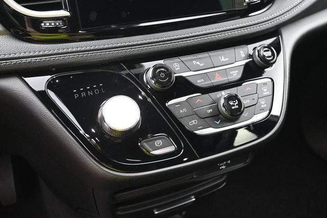 New 2027 Chrysler Pacifica Select AWD/4WD image 16
