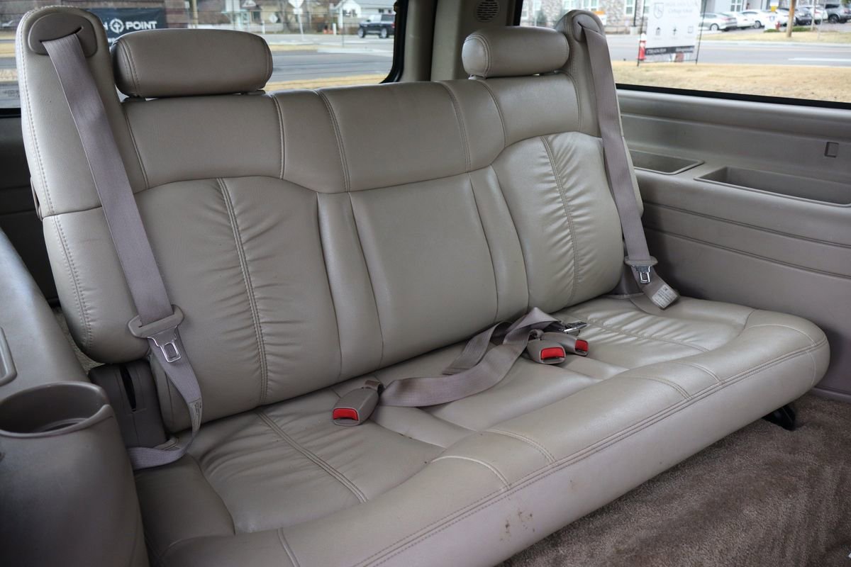 Used 2002 Chevrolet Suburban 2500 LT image 22
