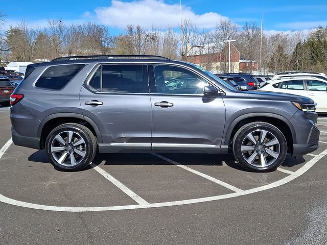 Used 2025 Honda Pilot Touring image 7