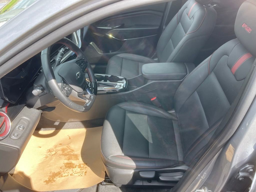 Used 2024 Chevrolet Trax RS w/ Sunroof Package FWD image 11