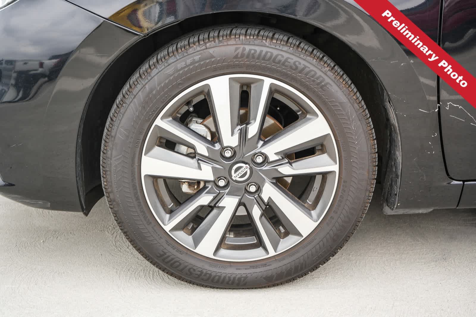 Used 2021 Nissan Versa SV FWD image 12