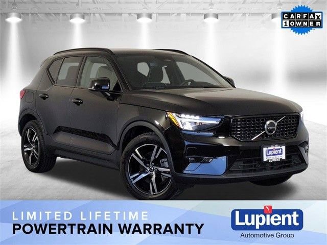 Used 2023 Volvo XC40 B5 Plus video 1