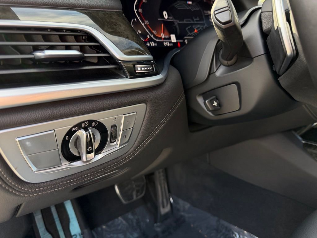 Used 2022 BMW 740i w/ M Sport Package image 16