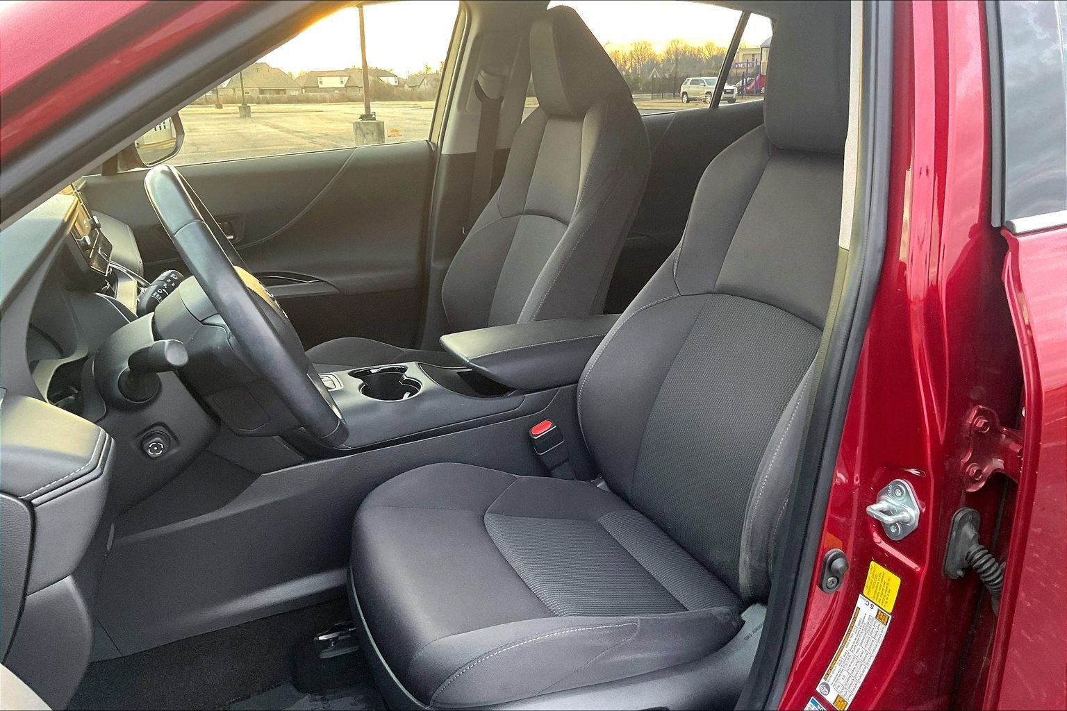 Used 2021 Toyota Venza LE image 7