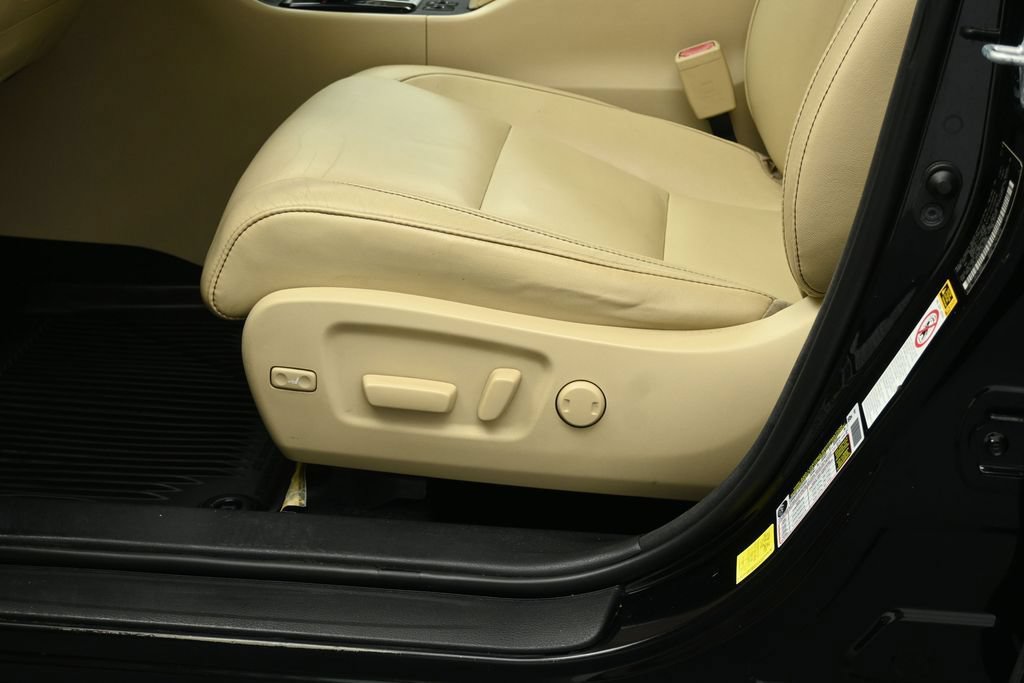 Used 2018 Toyota Highlander XLE AWD/4WD image 9