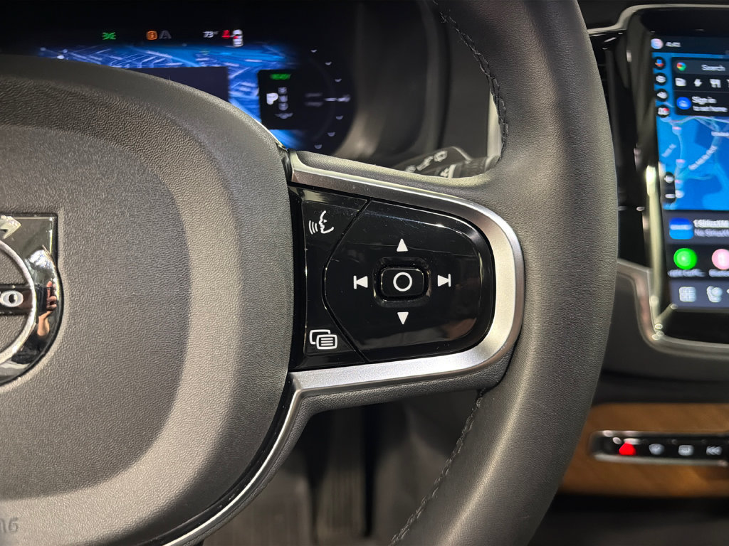 Used 2025 Volvo XC90 T8 Plus w/ Protection Package Premier AWD/4WD image 14