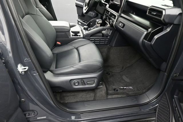 Used 2025 Toyota 4Runner Limited AWD/4WD image 14