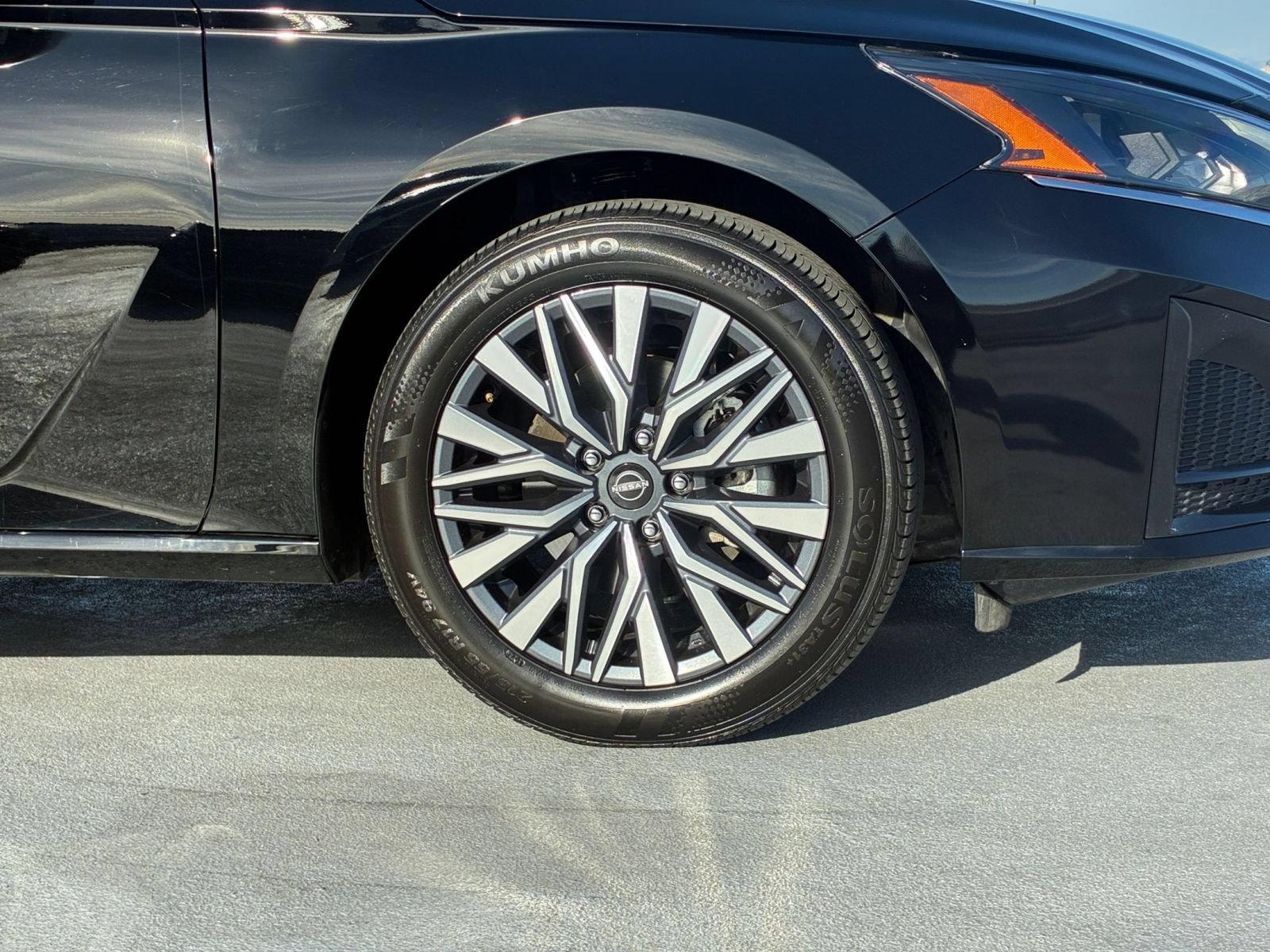 Used 2025 Nissan Altima 2.5 SV FWD image 29