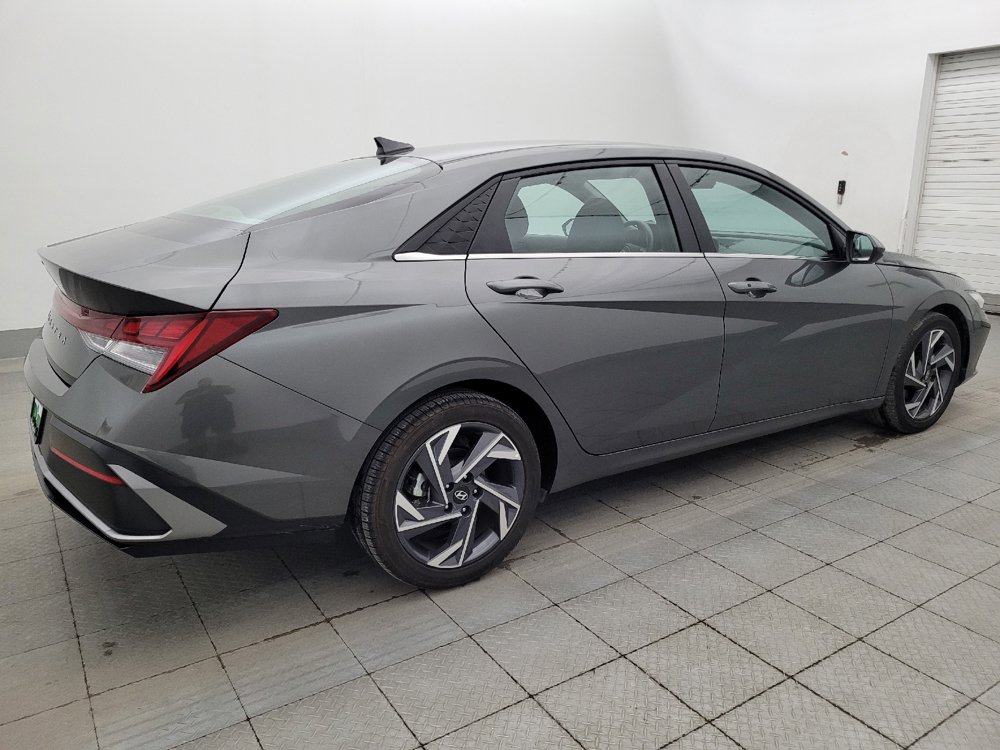 Used 2025 Hyundai Elantra SEL FWD image 10