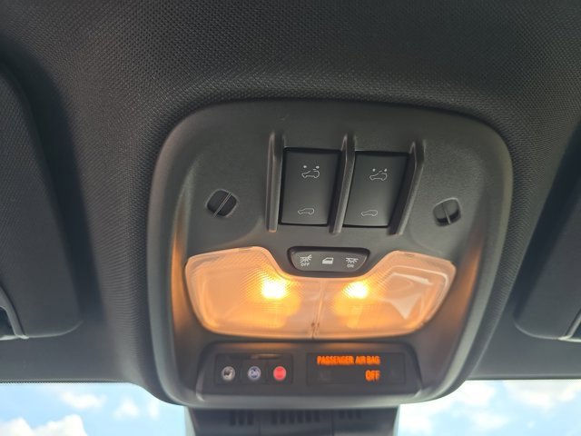 Used 2024 Chevrolet Colorado ZR2 w/ ZR2 Convenience Package III image 35