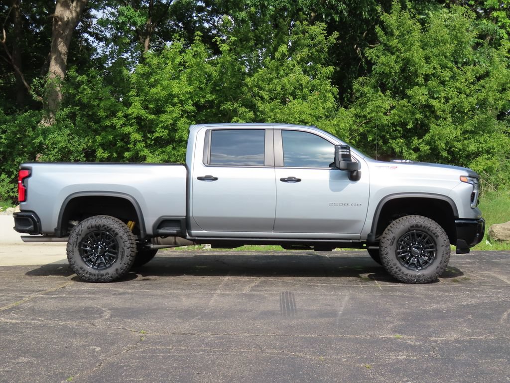 Used 2024 Chevrolet Silverado 2500 ZR2 w/ Technology Package AWD/4WD image 2