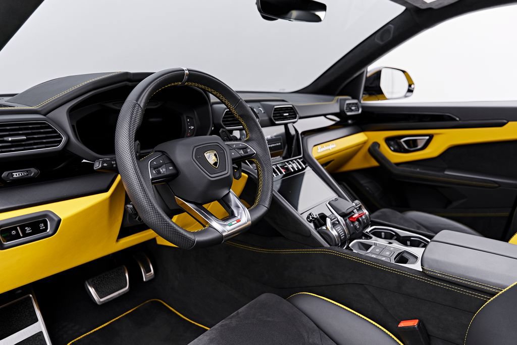 Used 2023 Lamborghini Urus S AWD/4WD image 2