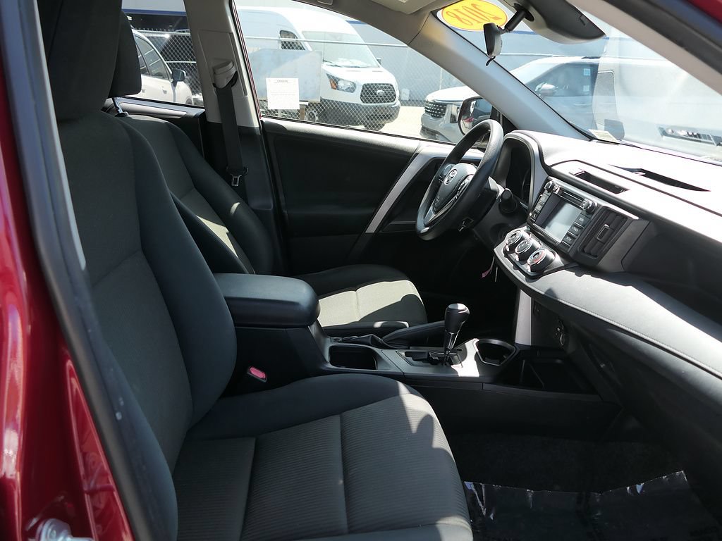 Used 2018 Toyota RAV4 LE w/ All Weather Liner Package FWD image 25