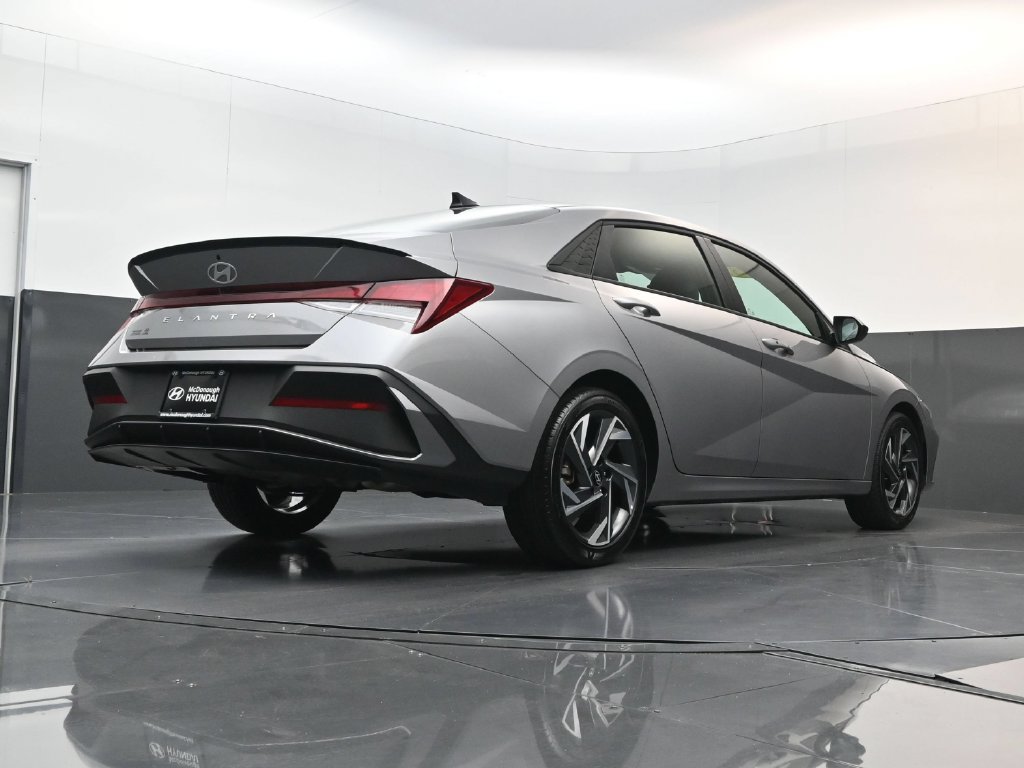 Used 2025 Hyundai Elantra Sport FWD image 24