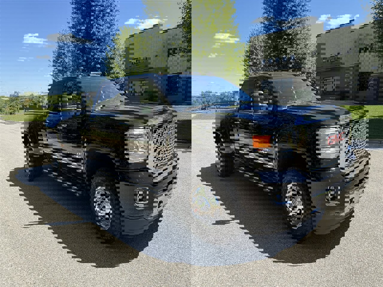 Used 2015 GMC Sierra 3500 Denali w/ Duramax Plus Package image 4