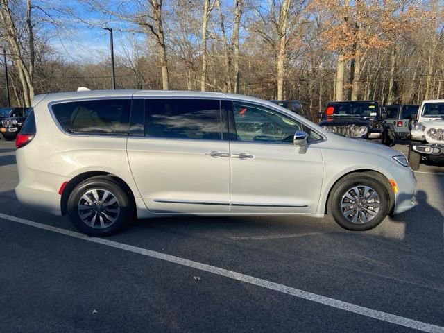 Used 2022 Chrysler Pacifica Limited image 7