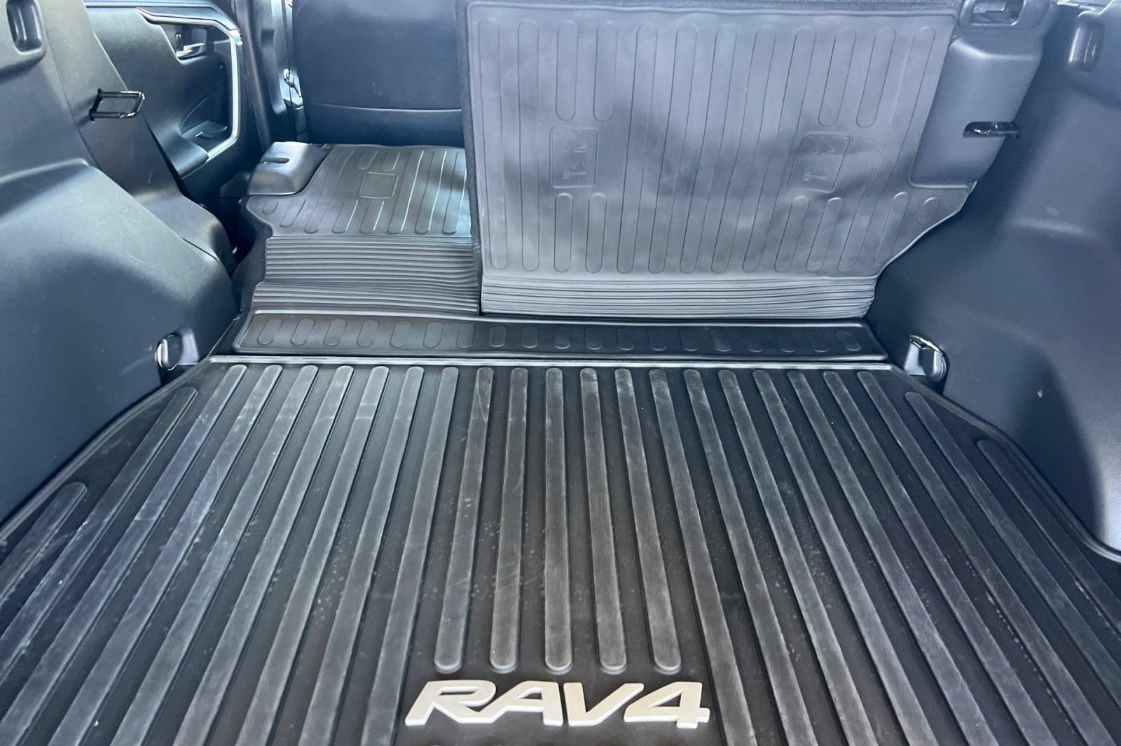 Used 2023 Toyota RAV4 XSE AWD/4WD image 12