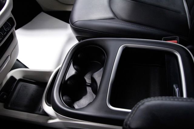 Used 2024 Chrysler Pacifica Touring-L image 30