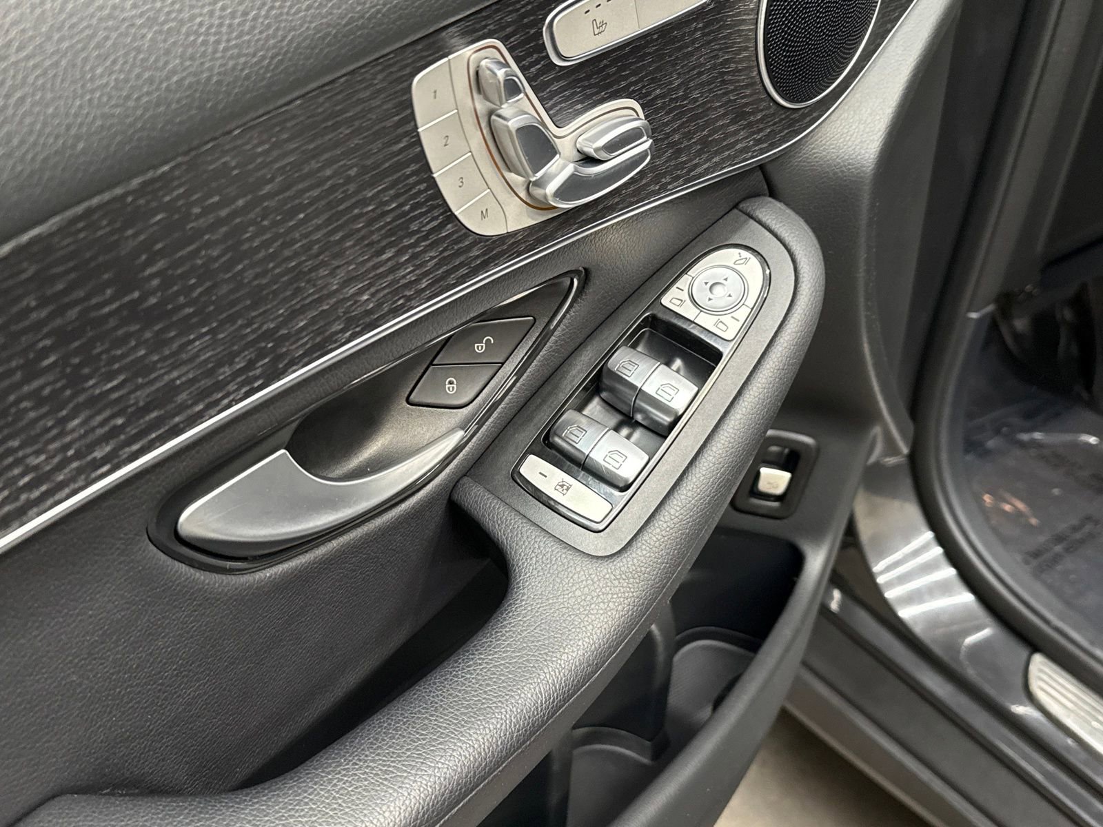 Used 2022 Mercedes-Benz GLC 300 4MATIC image 12