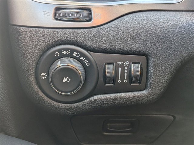 Used 2019 Jeep Cherokee Latitude Plus image 23