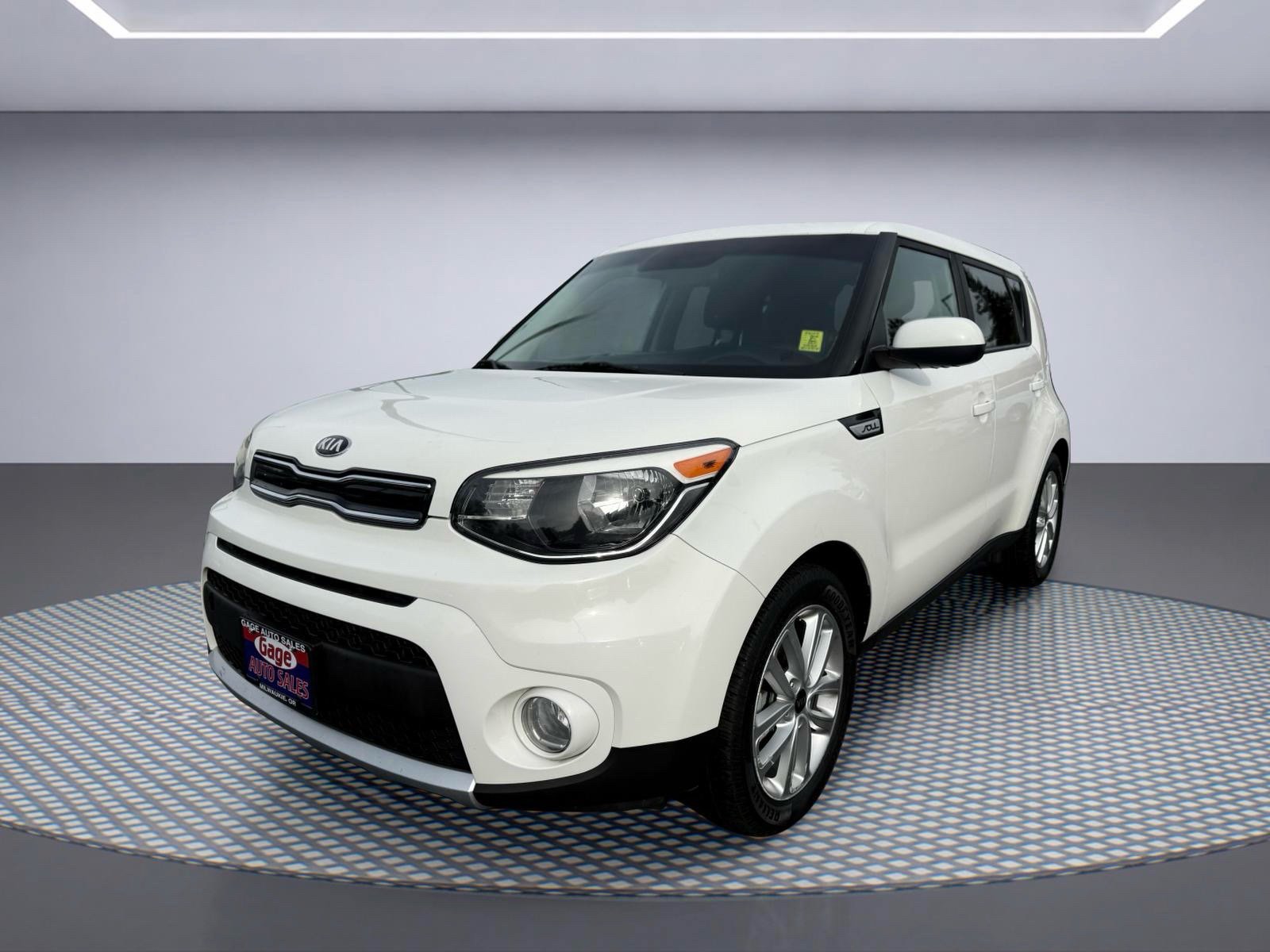 Used 2018 Kia Soul + FWD image 2